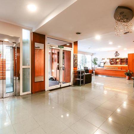 Hotel Adria Nová Dubnica Екстериор снимка