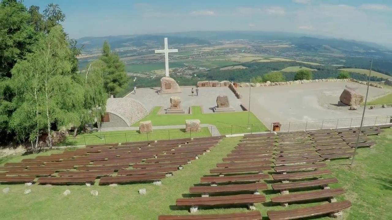 Hotel Adria Nová Dubnica Екстериор снимка