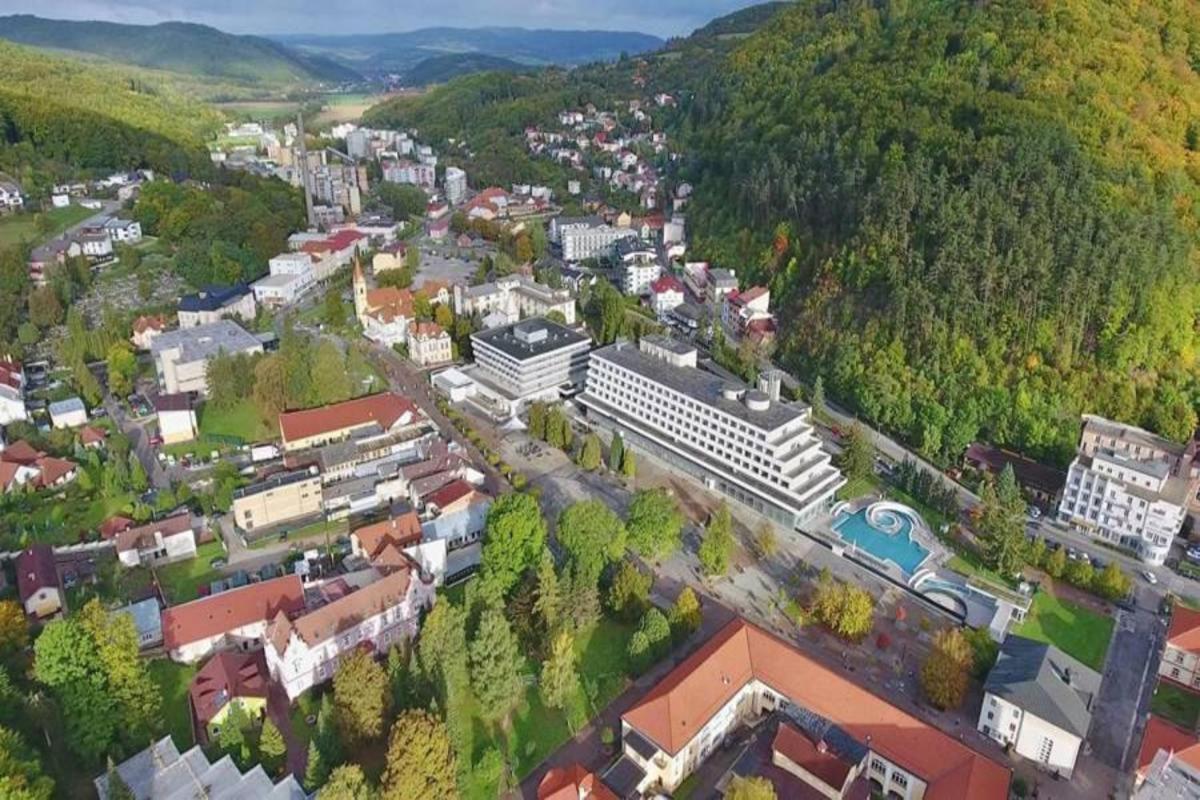 Hotel Adria Nová Dubnica Екстериор снимка