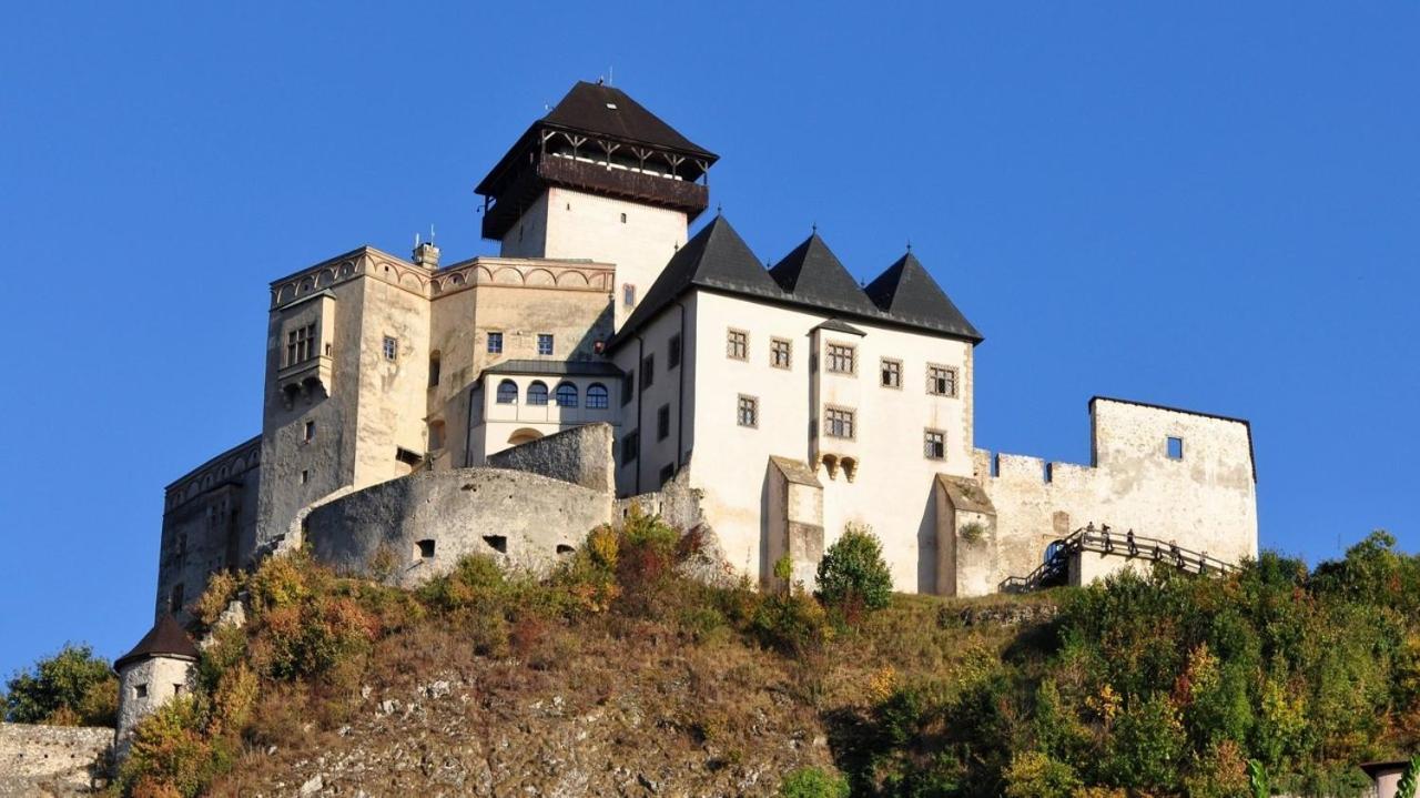 Hotel Adria Nová Dubnica Екстериор снимка