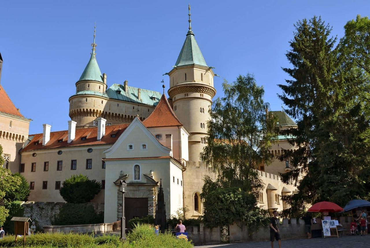Hotel Adria Nová Dubnica Екстериор снимка