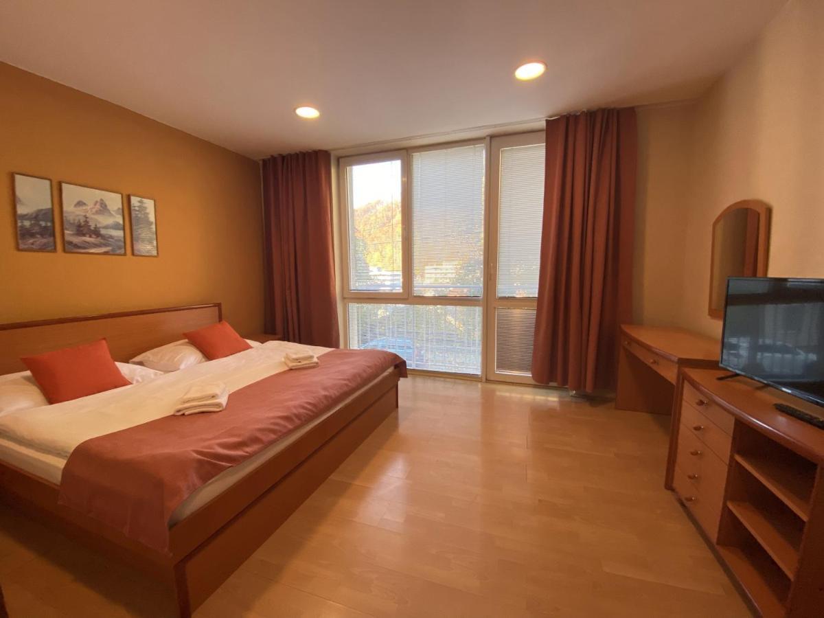 Hotel Adria Nová Dubnica Екстериор снимка