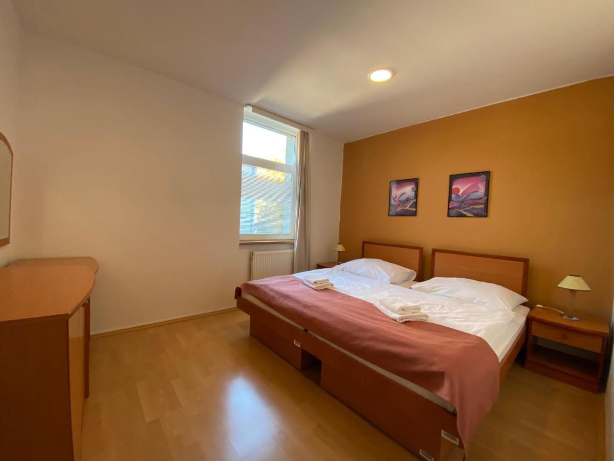 Hotel Adria Nová Dubnica Екстериор снимка