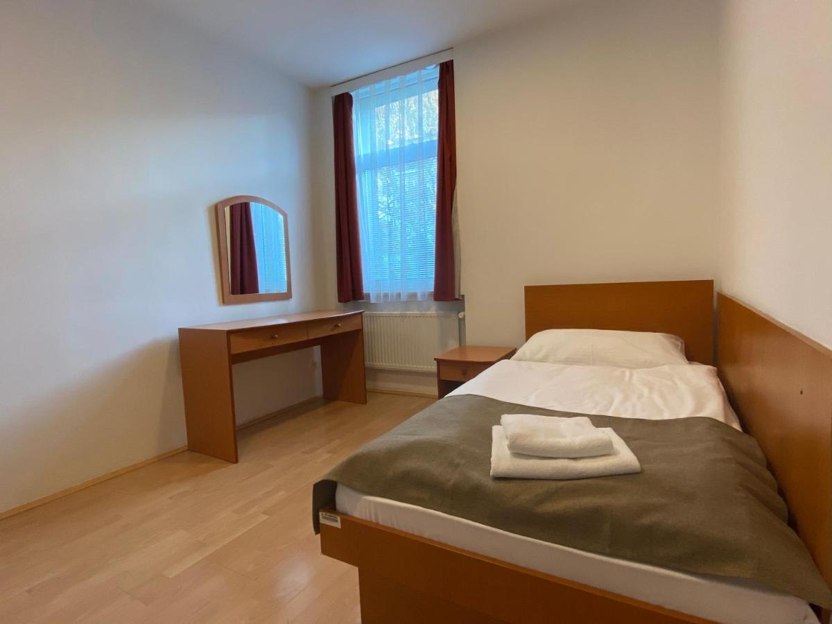 Hotel Adria Nová Dubnica Екстериор снимка