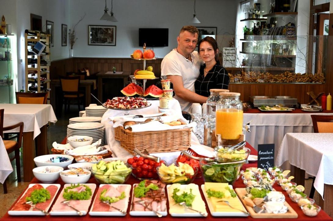 Hotel Adria Nová Dubnica Екстериор снимка