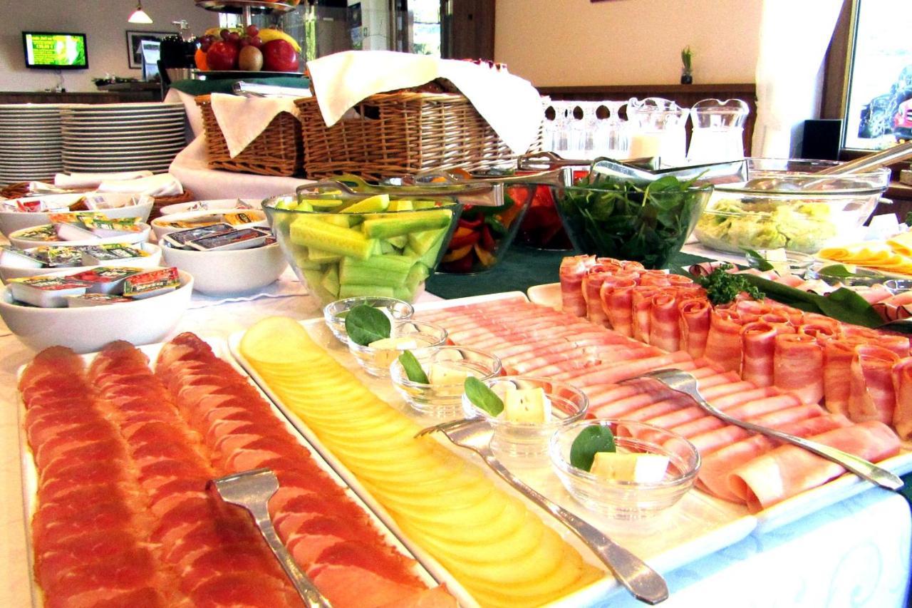 Hotel Adria Nová Dubnica Екстериор снимка