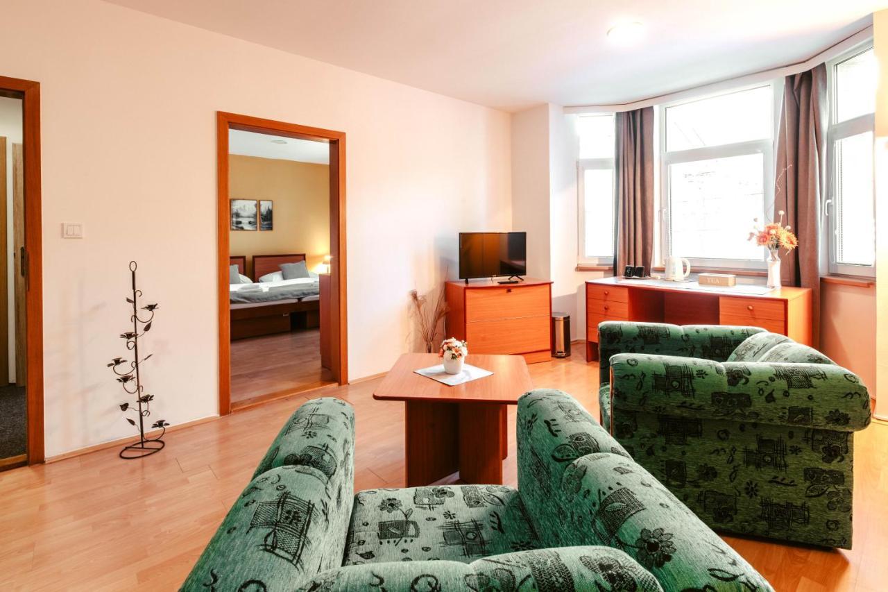 Hotel Adria Nová Dubnica Екстериор снимка