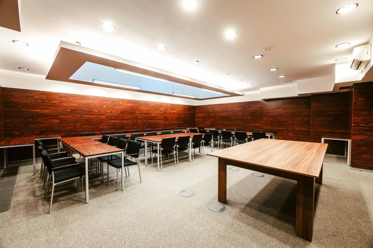 Hotel Adria Nová Dubnica Екстериор снимка