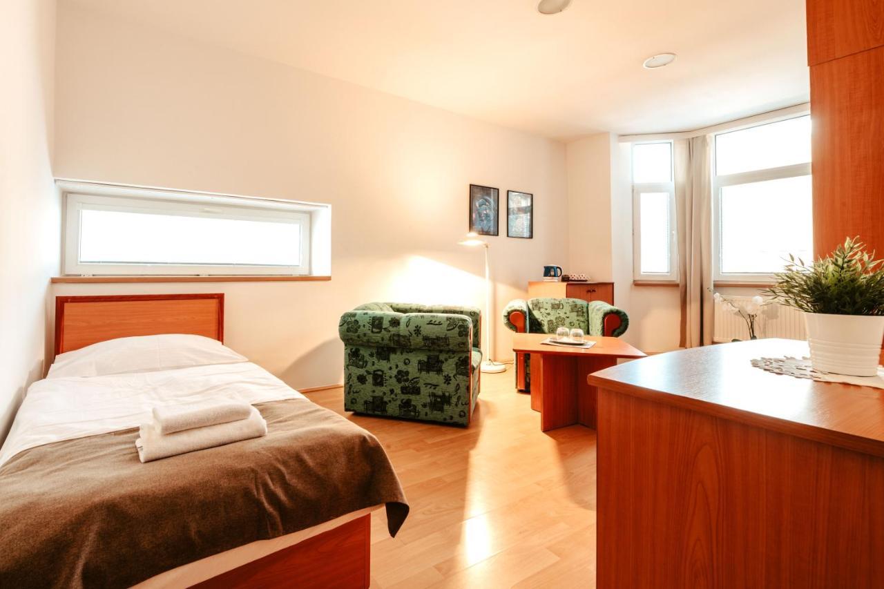 Hotel Adria Nová Dubnica Екстериор снимка