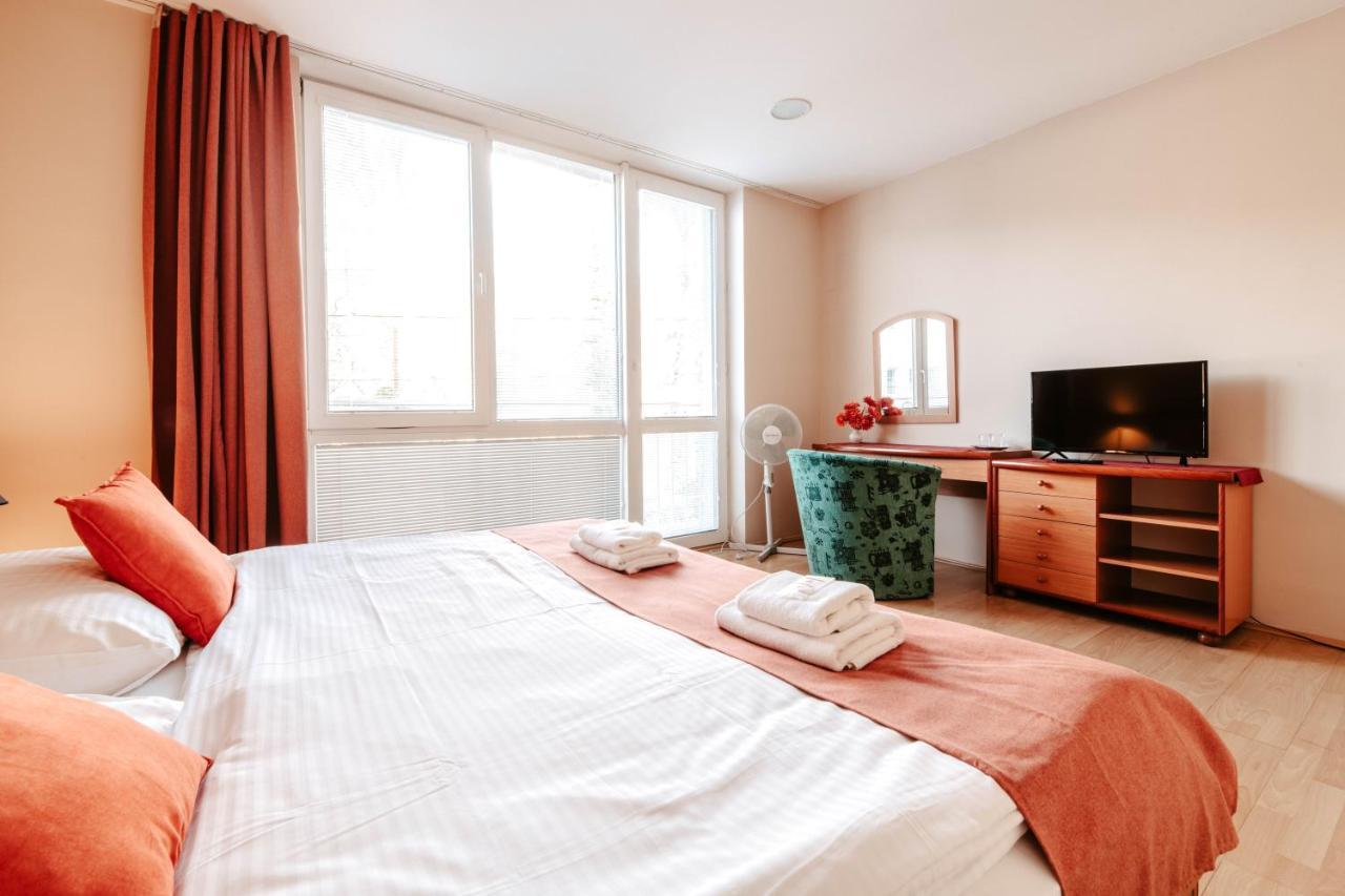 Hotel Adria Nová Dubnica Екстериор снимка