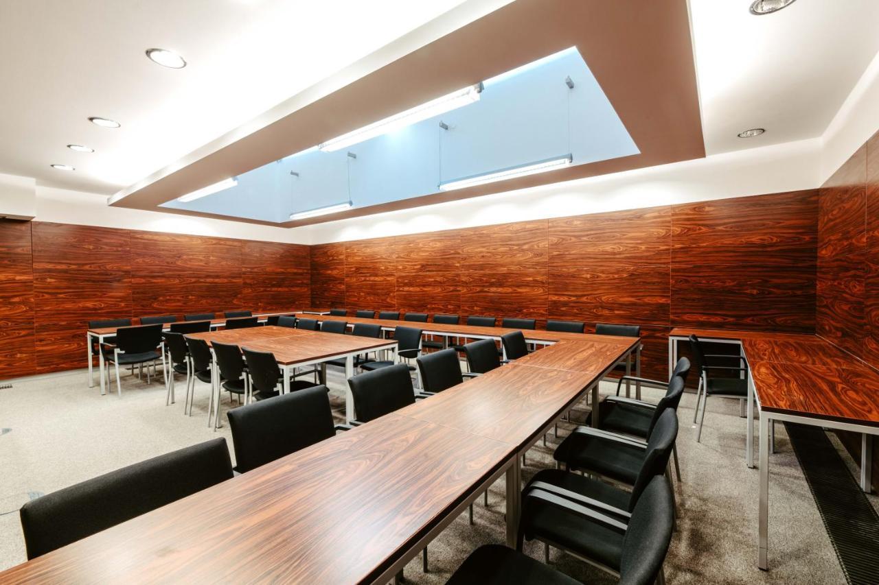 Hotel Adria Nová Dubnica Екстериор снимка