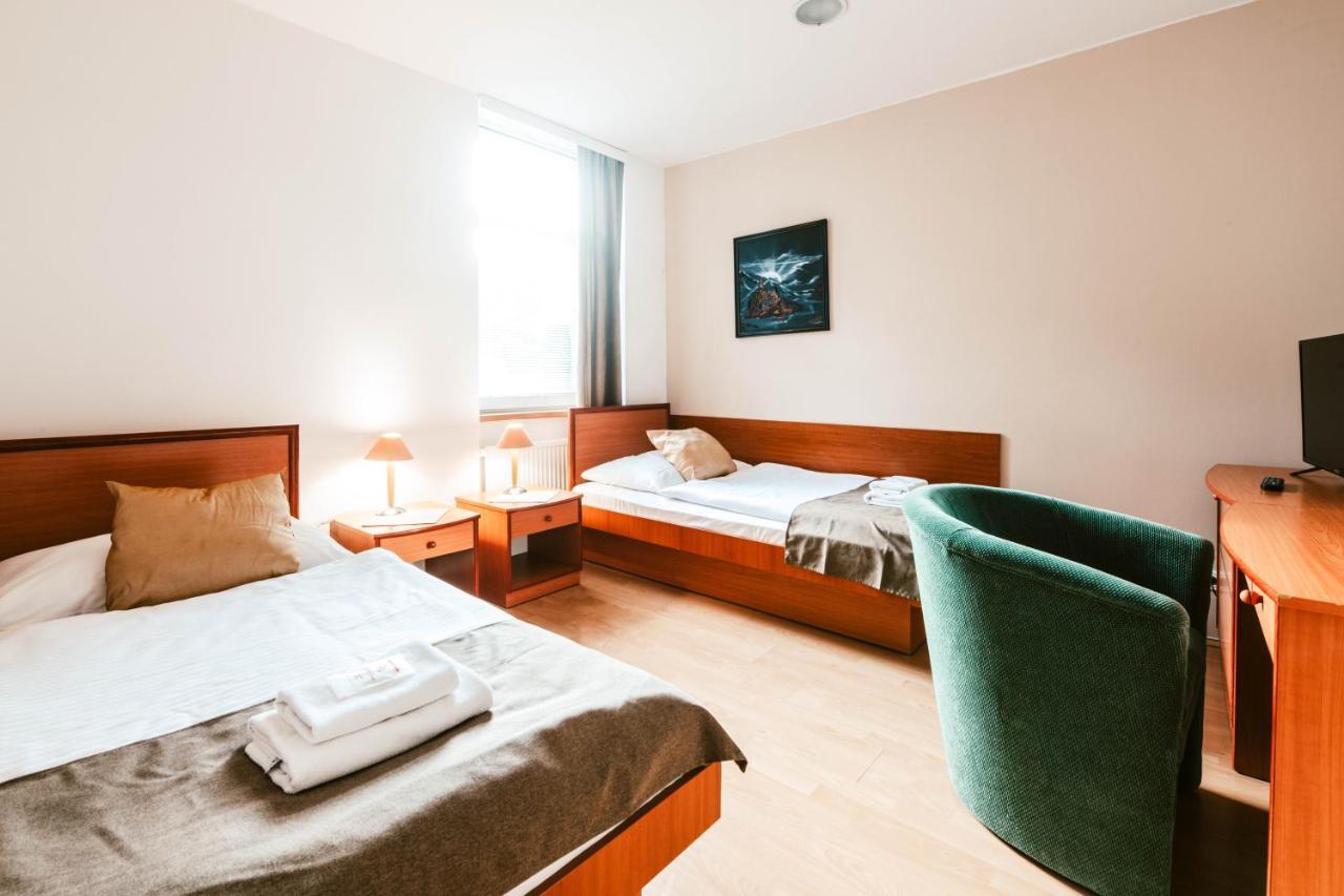 Hotel Adria Nová Dubnica Екстериор снимка