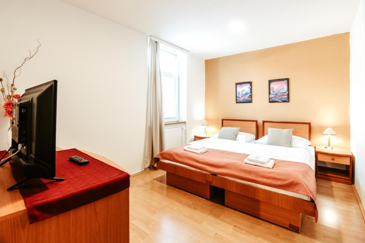 Hotel Adria Nová Dubnica Екстериор снимка