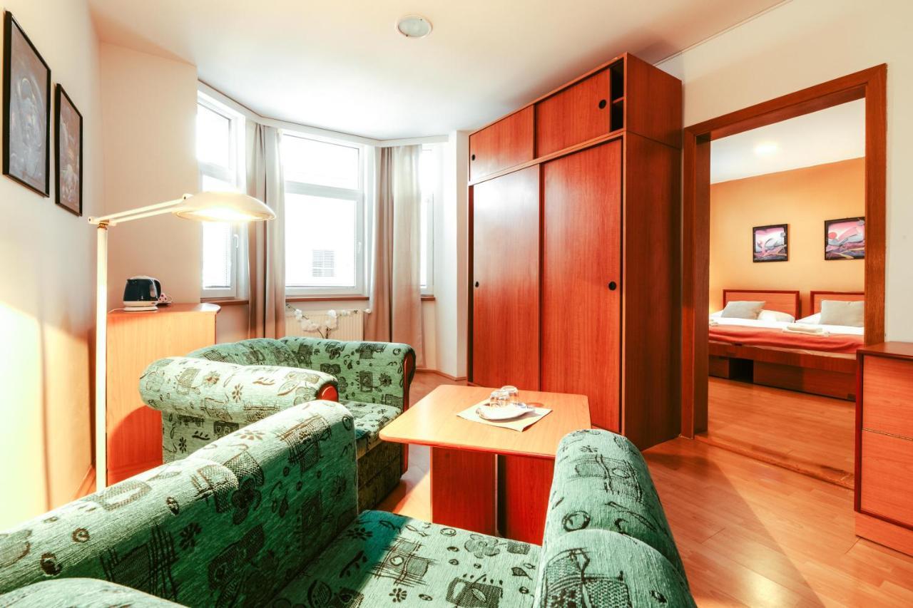 Hotel Adria Nová Dubnica Екстериор снимка