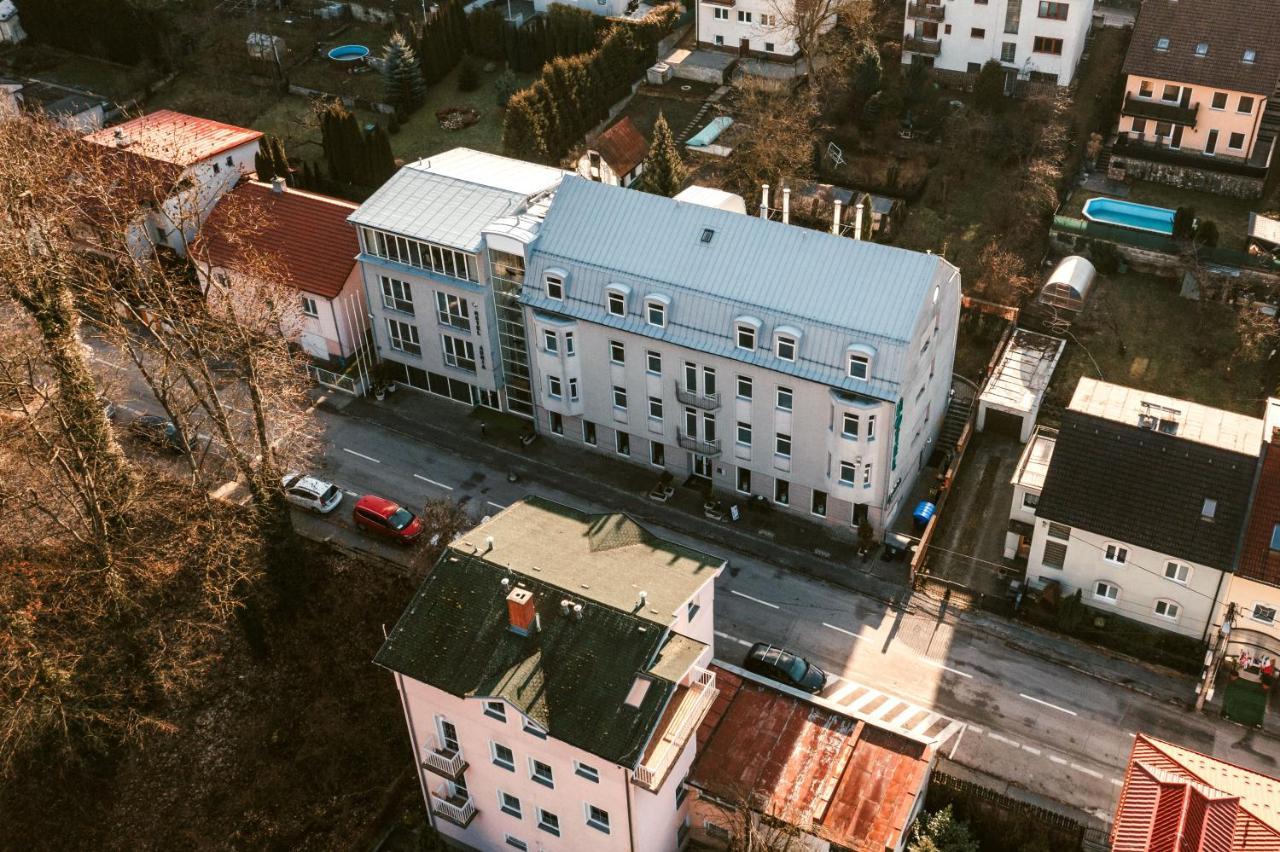 Hotel Adria Nová Dubnica Екстериор снимка