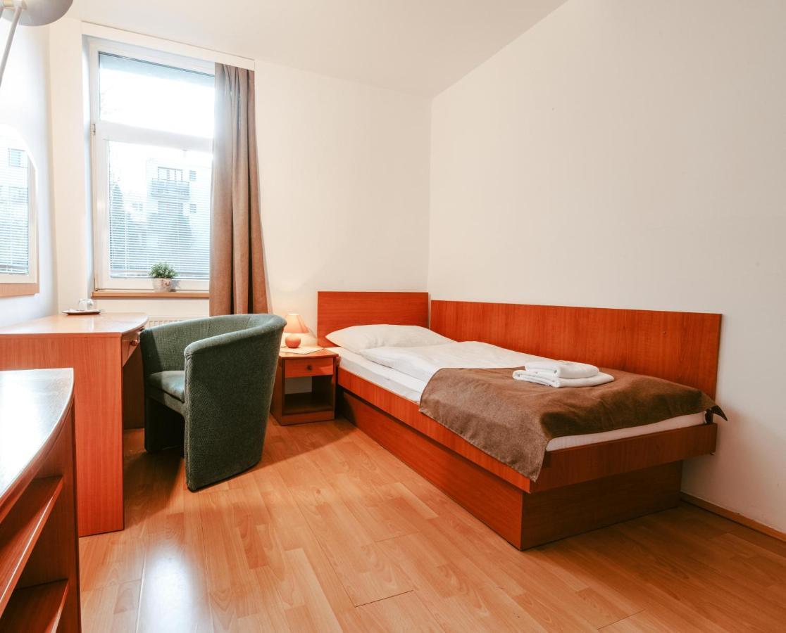 Hotel Adria Nová Dubnica Екстериор снимка